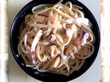 Локшина з морепродуктами в вершковому соусі