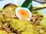 Gambar opor ayam bumbu kuning tempe