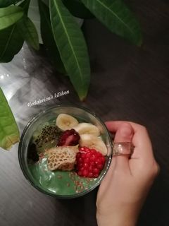صورة لوصفة سموذي سبيرولينا الموز و زبدة الفول السوداني 👩🏼🍳💚🍌🥜