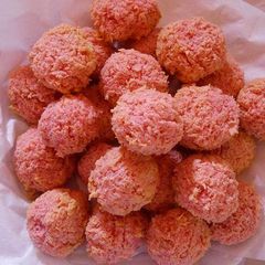 A picture of Coconut macrons.
