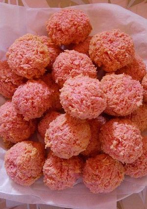 A picture of Coconut macrons.