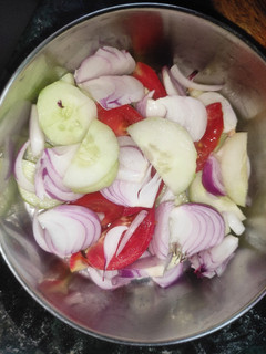 सलाद (salad recipe in Hindi) रेसिपी मुख्य फोटो