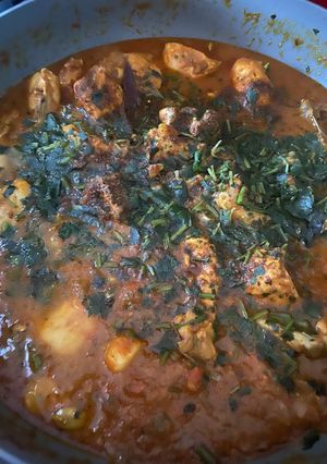 A picture of Garlic chilli chicken curry.