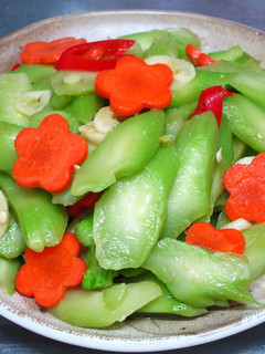 涼拌花椰菜梗 的食譜成品照片