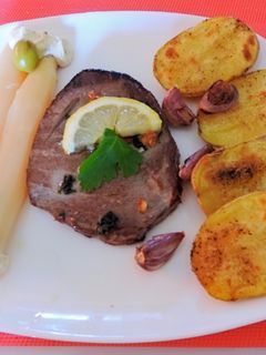 Una foto de Atún en salsa verde con patatas a la llauna