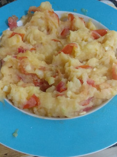 Una foto de Ensalada de Patata, Tomate y Ajo