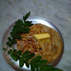 A picture of Buttery aloo paratha.