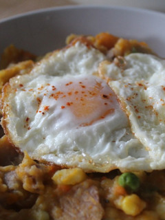 Una foto de Charquicán con huevo frito