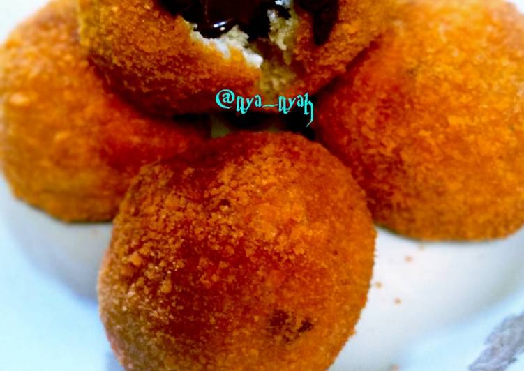 Cara termudah untuk Mudah Untuk Mencoba Di Rumah49. Bola Bola Pisang Cokelat