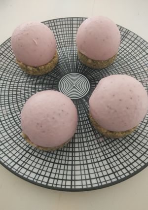 Une photo de Panna Cotta à la fraise et basilic