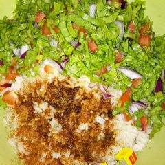 A picture of Kwadon shinkafa da latas.