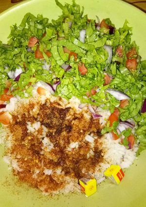 A picture of Kwadon shinkafa da latas.