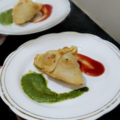 A picture of Samosa(snacks).