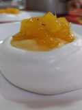 Pavlova de piña con pastelera