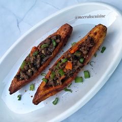 A picture of Stuffed plantain boats.