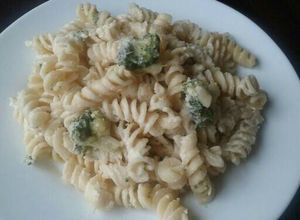 Una foto de Pasta corta con brócoli