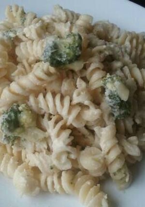 Una foto de Pasta corta con brócoli