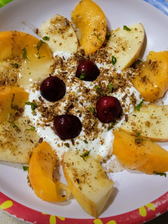 Una foto de Desayuno de fruta y yogur especiados