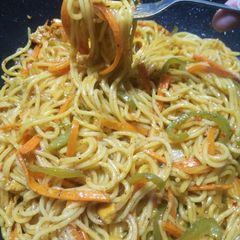 Spicy chicken and vegetable spaghetti😊 A picture of Spicy chicken and vegetable spaghetti😊.