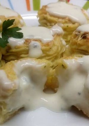 Una foto de Puré duquesa con salsa de queso