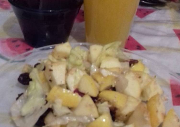 Ensalada de frutas con vinagreta de chile güero