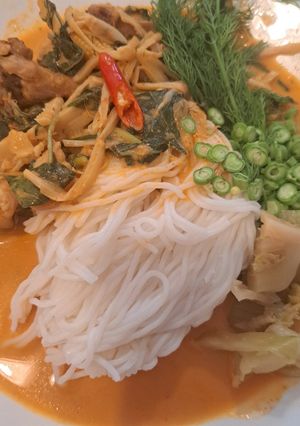 รูปของ ขนมจีนแกงไก่ใส่หน่อไม้