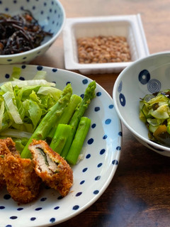A picture of Japanese Wakame Seaweed and Cucumber Salad.