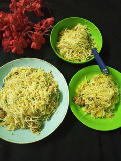 চিকেন এগ নুডলস রেসিপির প্রধান ছবি