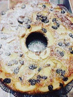 Foto di Ciambella dolce autunno con crema, mele, uvetta e pinoli 🍂🍁❣