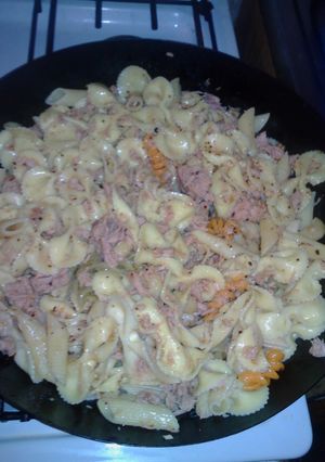 Una foto de Fideos con atún