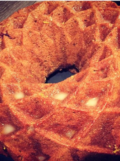Una foto de Bundt cake de limón