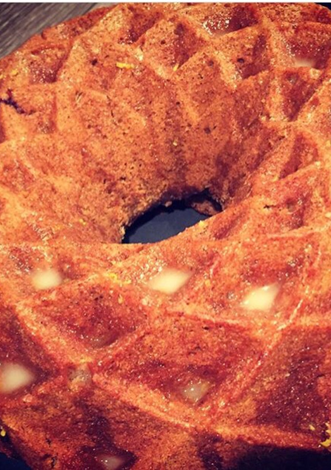 Una foto de Bundt cake de limón