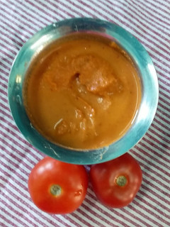 தக்காளி சட்னி(Thakkali chutney Recipe in Tamil) செய்முறை முக்கிய புகைப்படம்