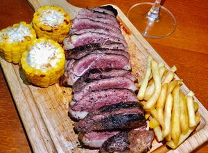 Hình của món Ức vịt áp chảo - Magret de Canard.