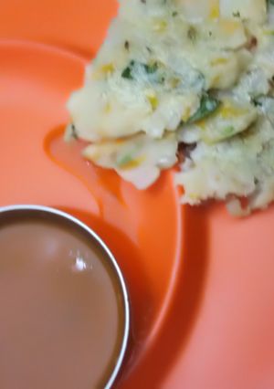 அக்கி ரொட்டி (Akki rotti recipe in tamil) செய்முறை முக்கிய புகைப்படம்