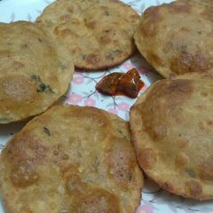 A picture of Urad daal ki kachori.