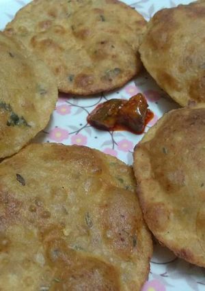 A picture of Urad daal ki kachori.