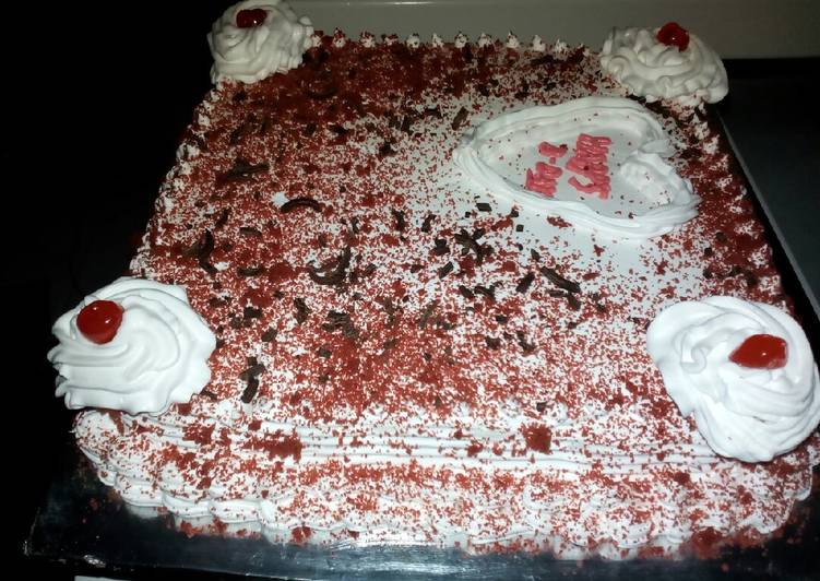 Redvelvet cake with heavy cream frosting#authors marathon