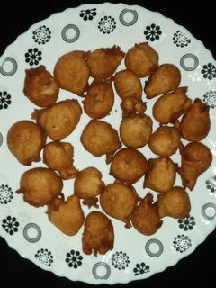 मीठे गुलगुले (Meethe gulgule recipe in hindi) रेसिपी मुख्य फोटो