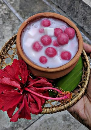 A picture of Hibiscus Thai rice balls dunk in coconut milk.