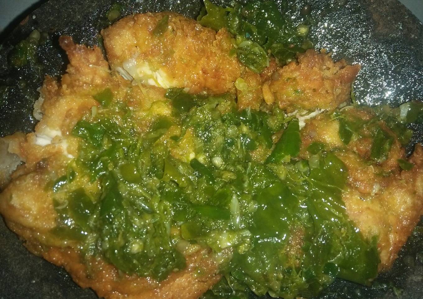 Ayam geprek cabe ijo