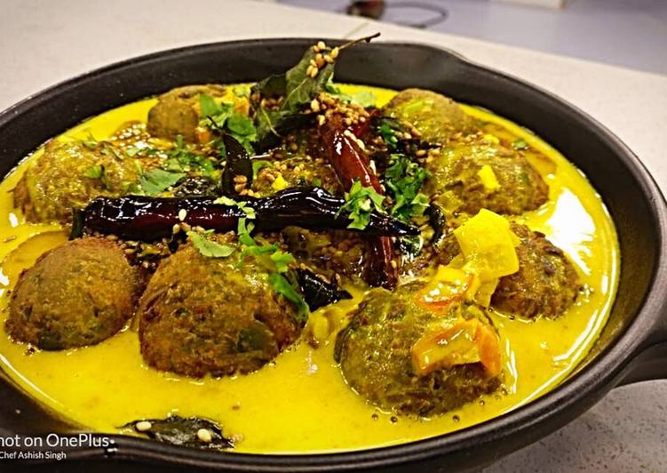 Mattar kofte stuffed with apricot in coconut gravy