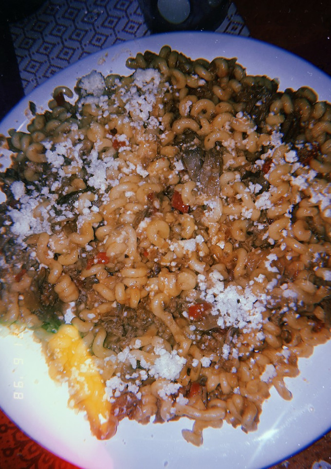 Una foto de Fideos con salsa boloñesa