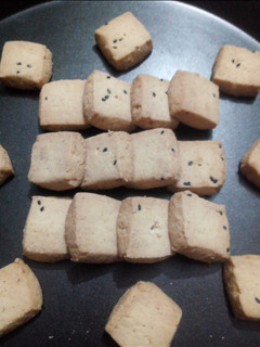 आटा बिस्कुट (Aata biscuit recipe in hindi) रेसिपी मुख्य फोटो