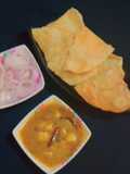 लूचई और आलू की सब्जी (luchai aur aloo ki sabzi recipe in Hindi)