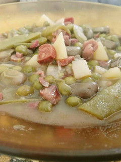 Una foto de Habas con guisantes