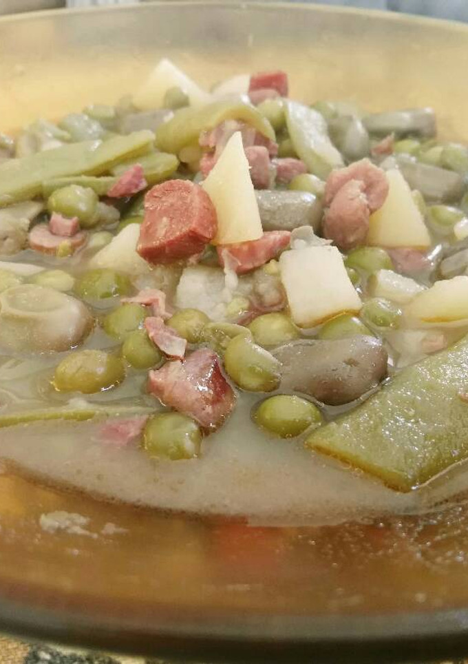 Una foto de Habas con guisantes