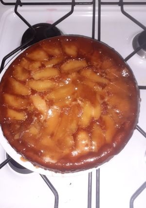 Una foto de Tarta invertida de manzana