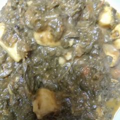 A picture of Palak paneer.