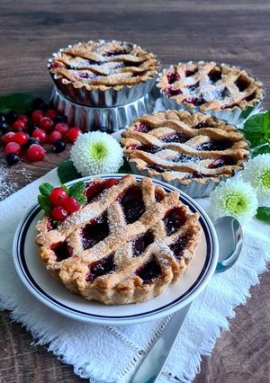 Une photo de Tartelettes à la confiture de myrtilles et groseilles !!!!